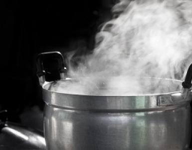 Причины, почему нельзя ставить горячий суп в холодильник Почему нельзя убирать горячее в холодильник